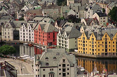 lesund from  Aksla - zoom in