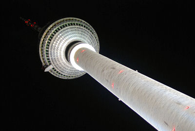 TV-tårn by night