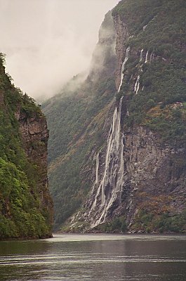 Vandfaldet "De syv sstre" - mellem Geiranger og Hellesylt